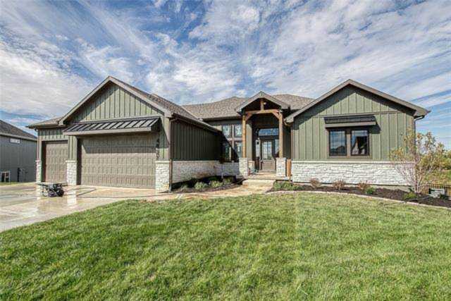 4821 NE Freehold Ct Lee's Summit, MO 64064