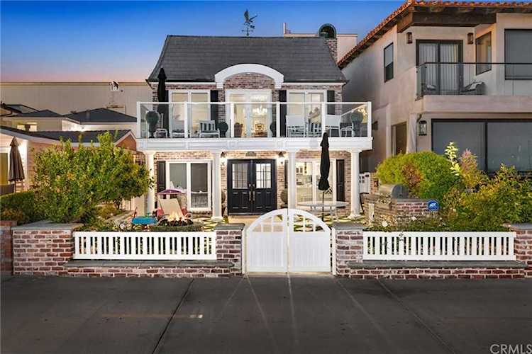 308 E Oceanfront Newport Beach, CA 92661 | MLS NP22049041 Photo 1