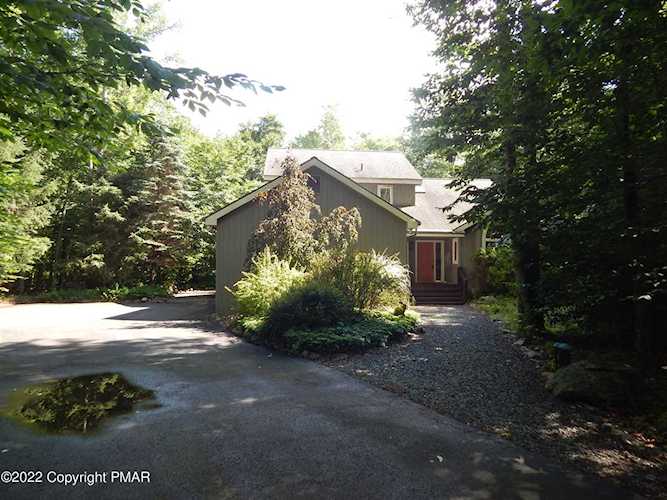 2120 Blue Ox Rd Pocono Pines, PA 18350