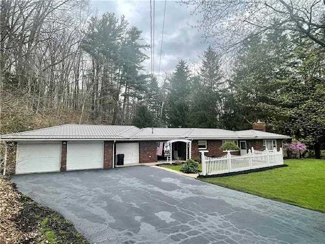 2774 Pulaski Rd New Castle, PA 16105