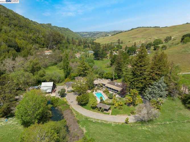 27163 Palomares Rd Castro Valley, CA 94552