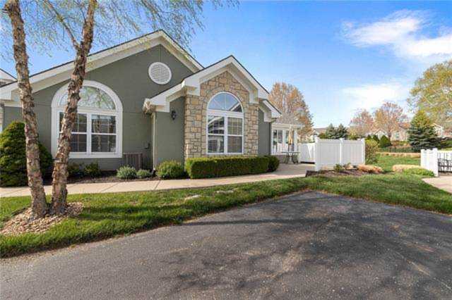 7135 Meadow View St Shawnee, KS 66227 | MLS 2377993 Photo 1