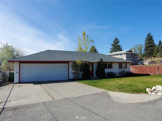 27 Hale Ave W Omak, WA 98841
