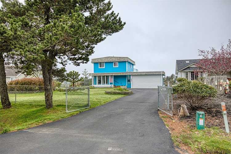 835 Wawona Ave SW Ocean Shores, WA 98569