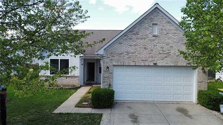 9664 Lomax Dr Avon, IN 46123 | MLS 21852171 Photo 1
