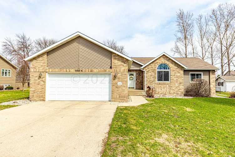 1804 50th Ave N Moorhead, MN 56560 | MLS 22-1733 Photo 1