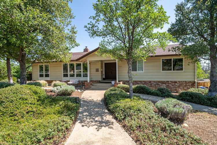 3410 Scenic Dr Redding, CA 96001