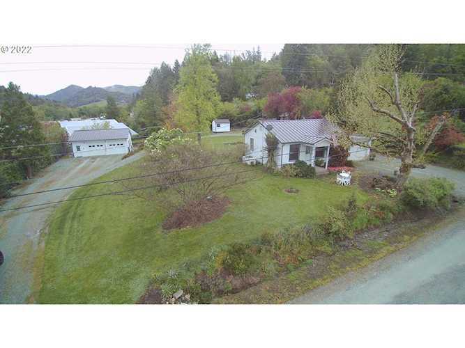 333 Huffman St Canyonville, OR 97417