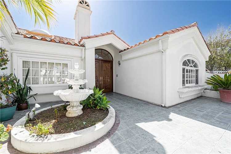 1945 Santiago Dr Newport Beach, CA 92660 | MLS OC22076035 Photo 1