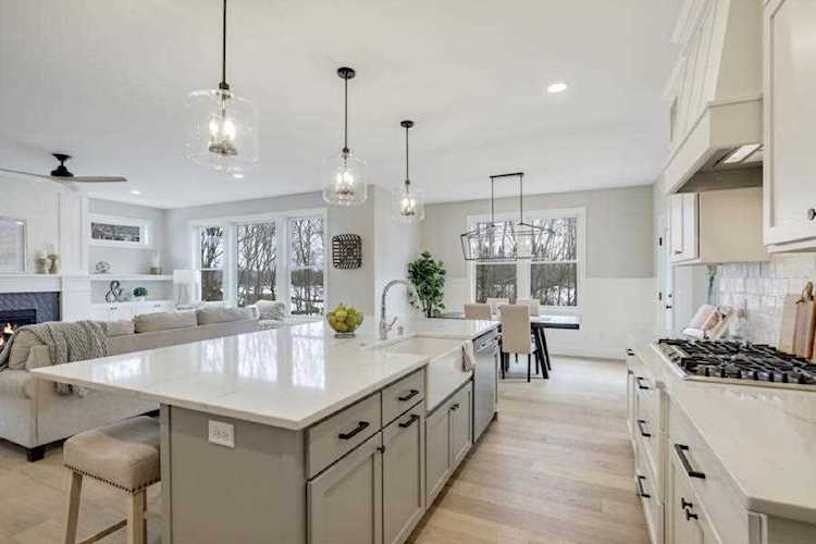 4454 Savanna Trail Chaska, MN 55387