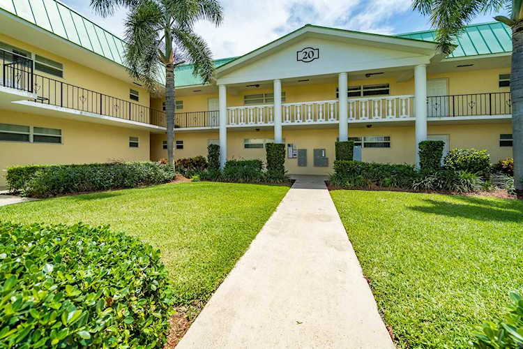 20 Colonial Club Drive #101 Boynton Beach, FL 33435