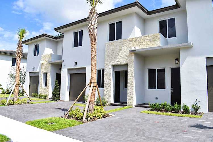 1520 Pioneer Way Royal Palm Beach, FL 33411