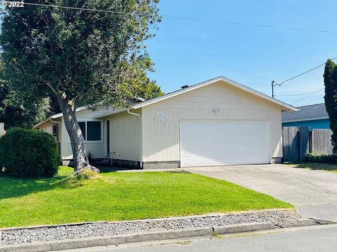 1003 Fenwick St Coos Bay, OR 97420 | MLS 22537663 Photo 1