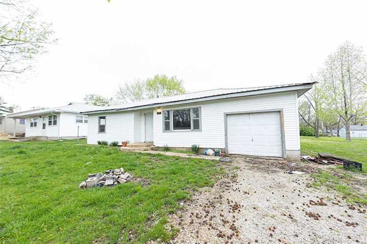 607 E Springfield St St James, MO 65559