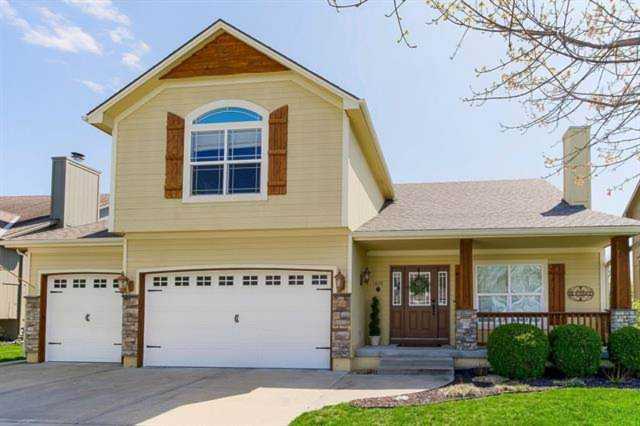 1833 NE Woodview Ln, Lee's Summit, MO 64086 | Ask Cathy Photo 1