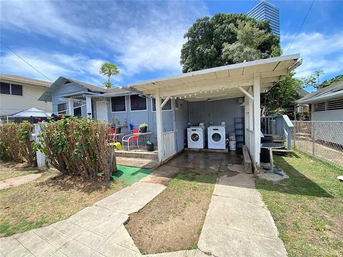 1743 Nanea Street Honolulu, HI 96826