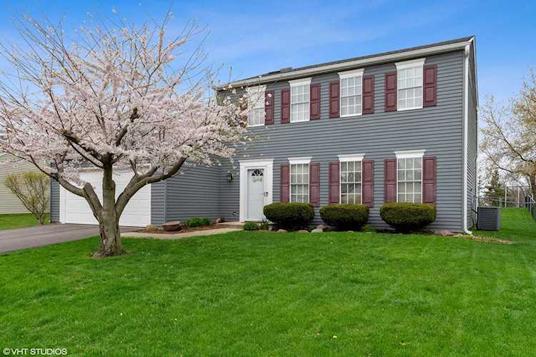 899 Fieldside Ln Aurora, IL 60504