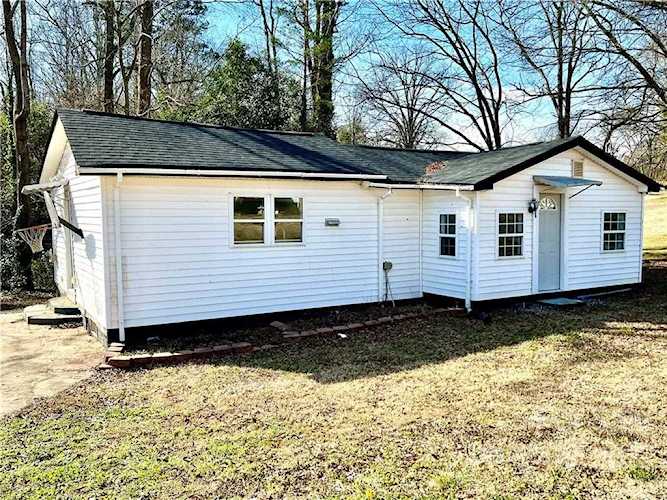 206 S Caroline Ave Lowell, NC 28098