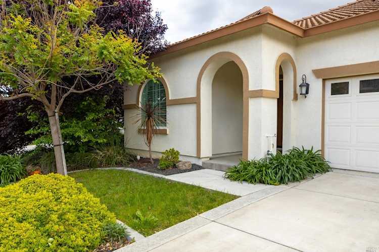 597 Canterbury Circle Vacaville, CA 95687 | MLS 322006057 Photo 1