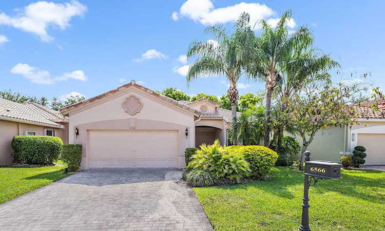 6566 Pavone Street Lake Worth Beach, FL 33467