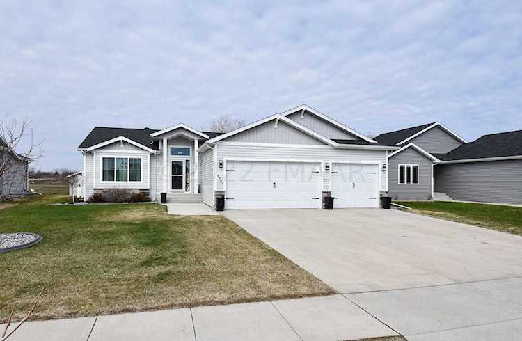 6067 68th St S Fargo, ND 58104 | MLS 22-1904 Photo 1