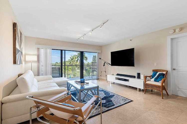 1045 Ocean Drive #303 Juno Beach, FL 33408