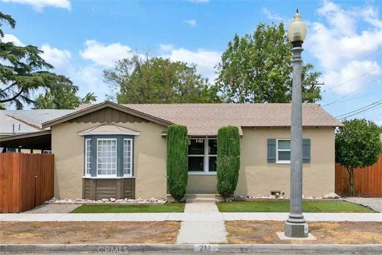 211 E 10th St Corona, CA 92879 | MLS IV21143157 Photo 1