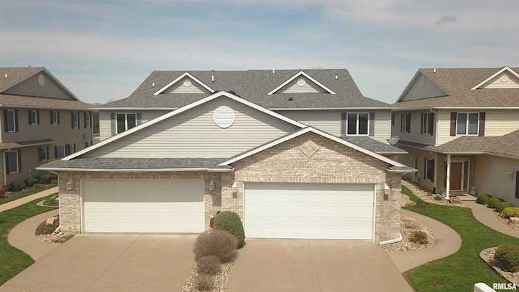 18 Villa Dr Hampton, IL 61256