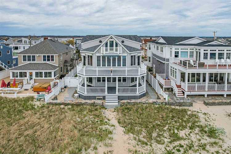 81 Ocean Dr Seabrook, NH 03874