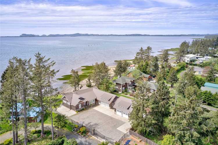 831 Riverview Ln Chinook, WA 98614