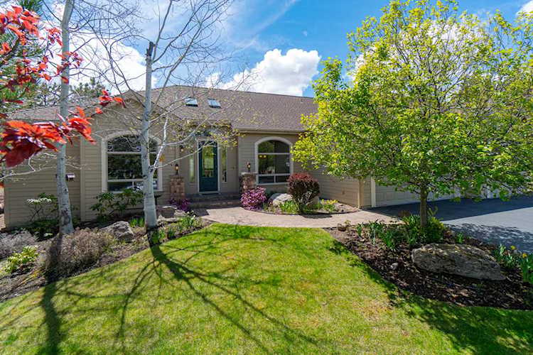 1290 Victoria Falls Dr Redmond, OR 97756