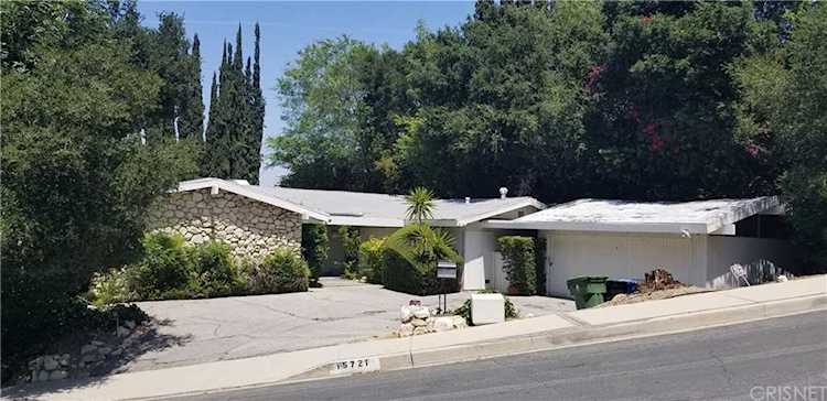 15721 Royal Ridge Rd Sherman Oaks, CA 91403