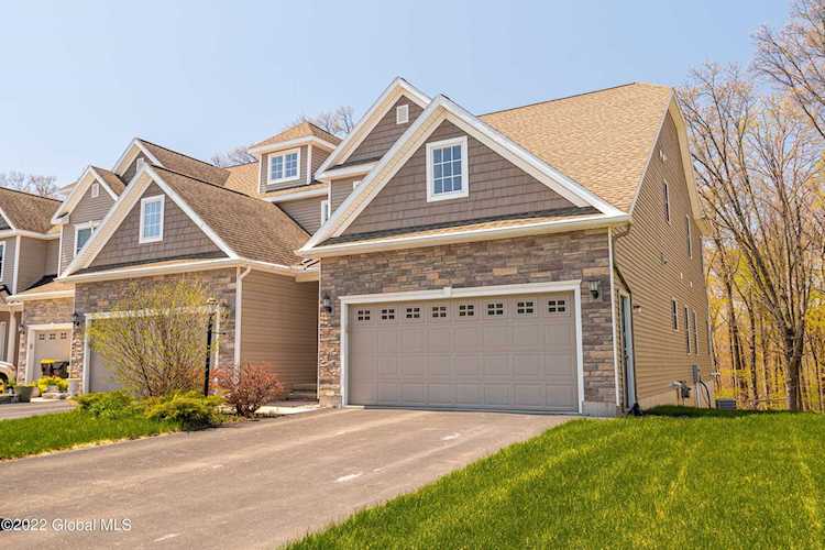 165 Fieldstone Dr Niskayuna, NY 12304