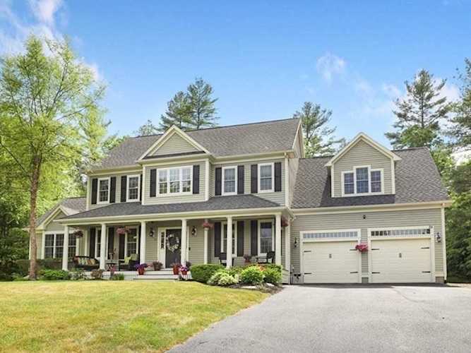 35 Tarragon Ln Middleboro, MA 02346
