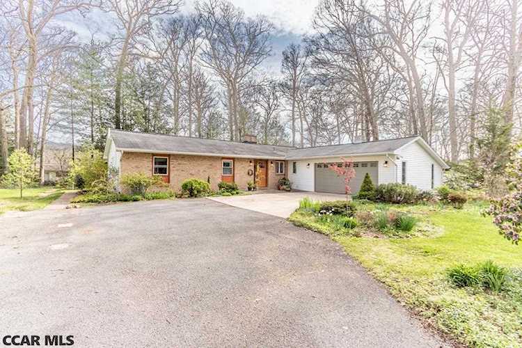 1134 Karen Street Boalsburg, PA 16827
