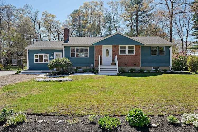 95 Woodland Dr Hanover, MA 02339