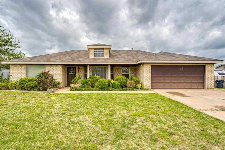 203 SW Crystal Hills Dr Lawton, OK 73505