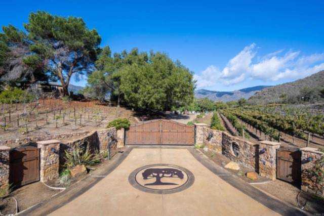 40550 De Luz Murrieta Fallbrook, CA 92028