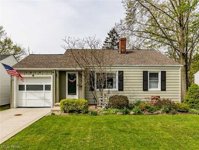 1616 Curry Dr Lyndhurst, OH 44124