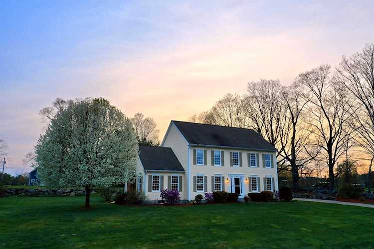 9 Greeley Hill Rd Bedford, NH 03110
