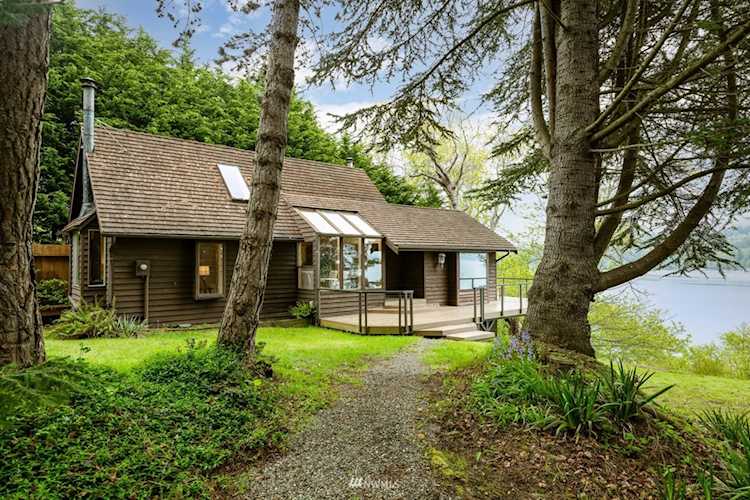 3813 Hubble Ct Clinton, WA 98236