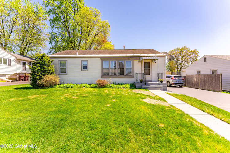 10 Crisafulli Dr Colonie, NY 12205