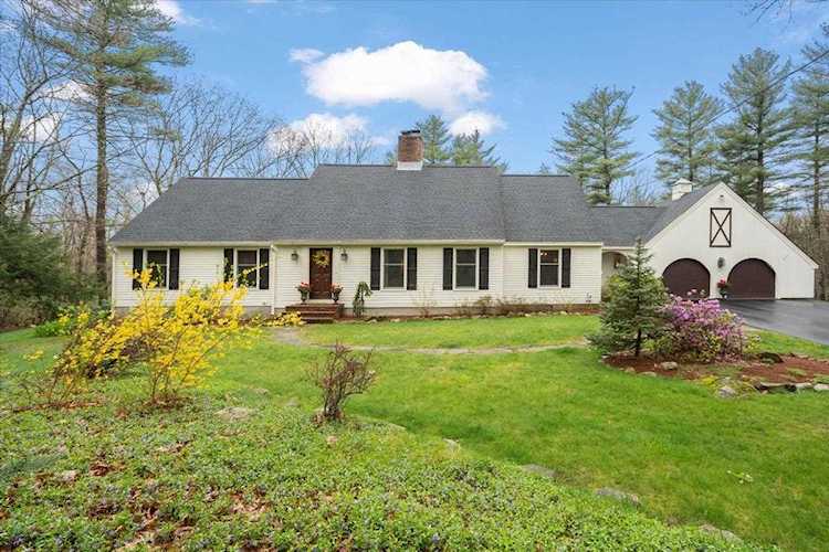 44 Woburn Abbey Dr Bedford, NH 03110