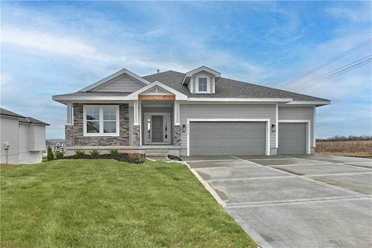 24431 W 58th St Shawnee, KS 66226