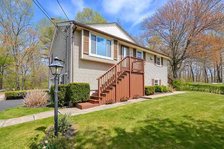 15 Louis Ballard Ln Millbury, MA 01527