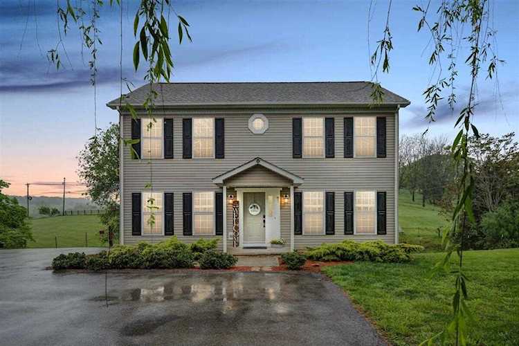 87 Pinehaven Fincastle, VA 24090