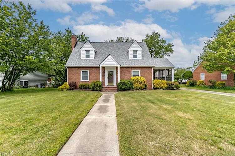 4017 Catesby Jones Dr Hampton, VA 23669