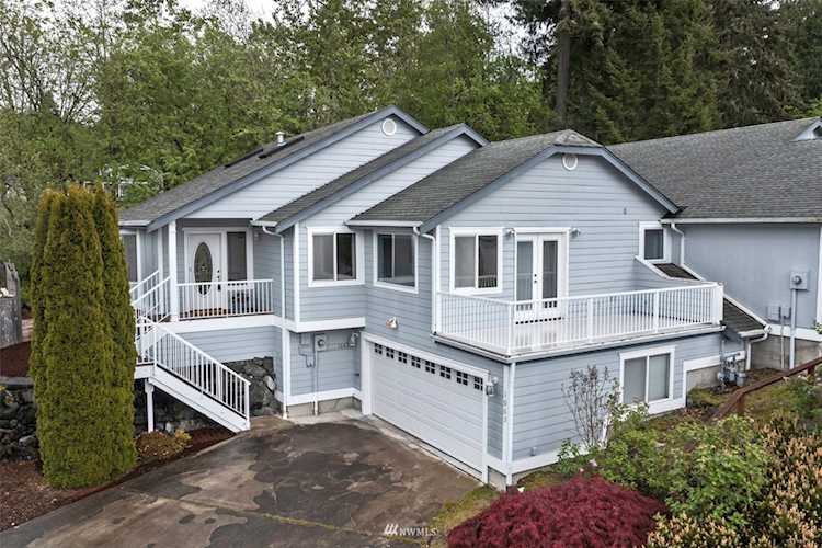 1063 5th St Steilacoom, WA 98388