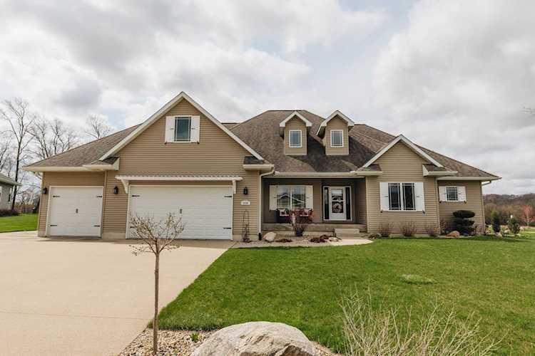 608 Catalina Ave Waverly, IA 50677