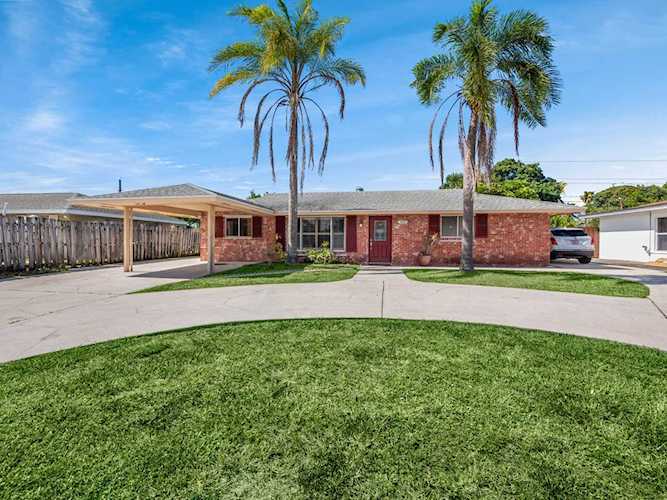 4295 Crestdale Street Palm Beach Gardens, FL 33410
